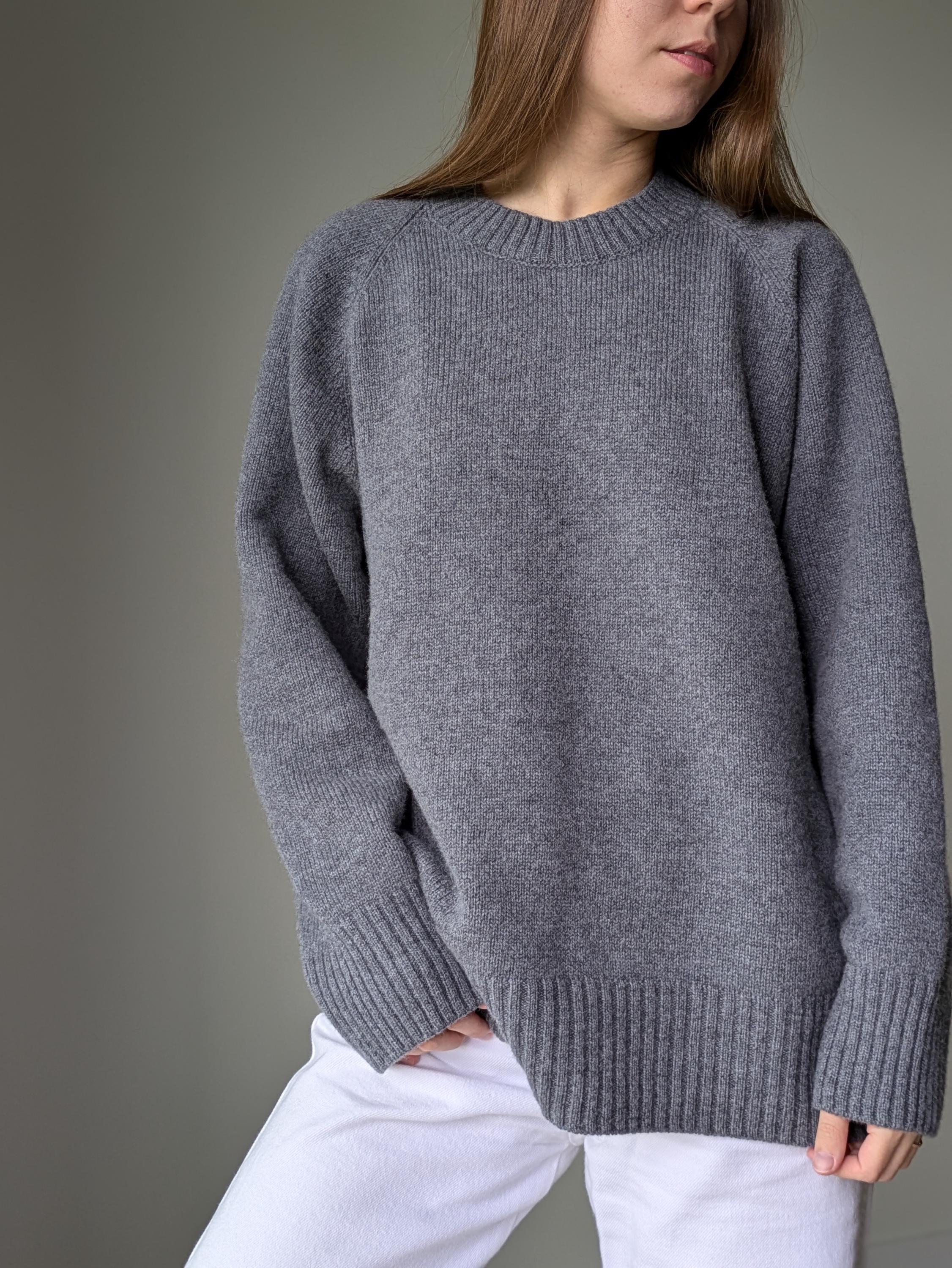 Gray cashmere cashmere sweater