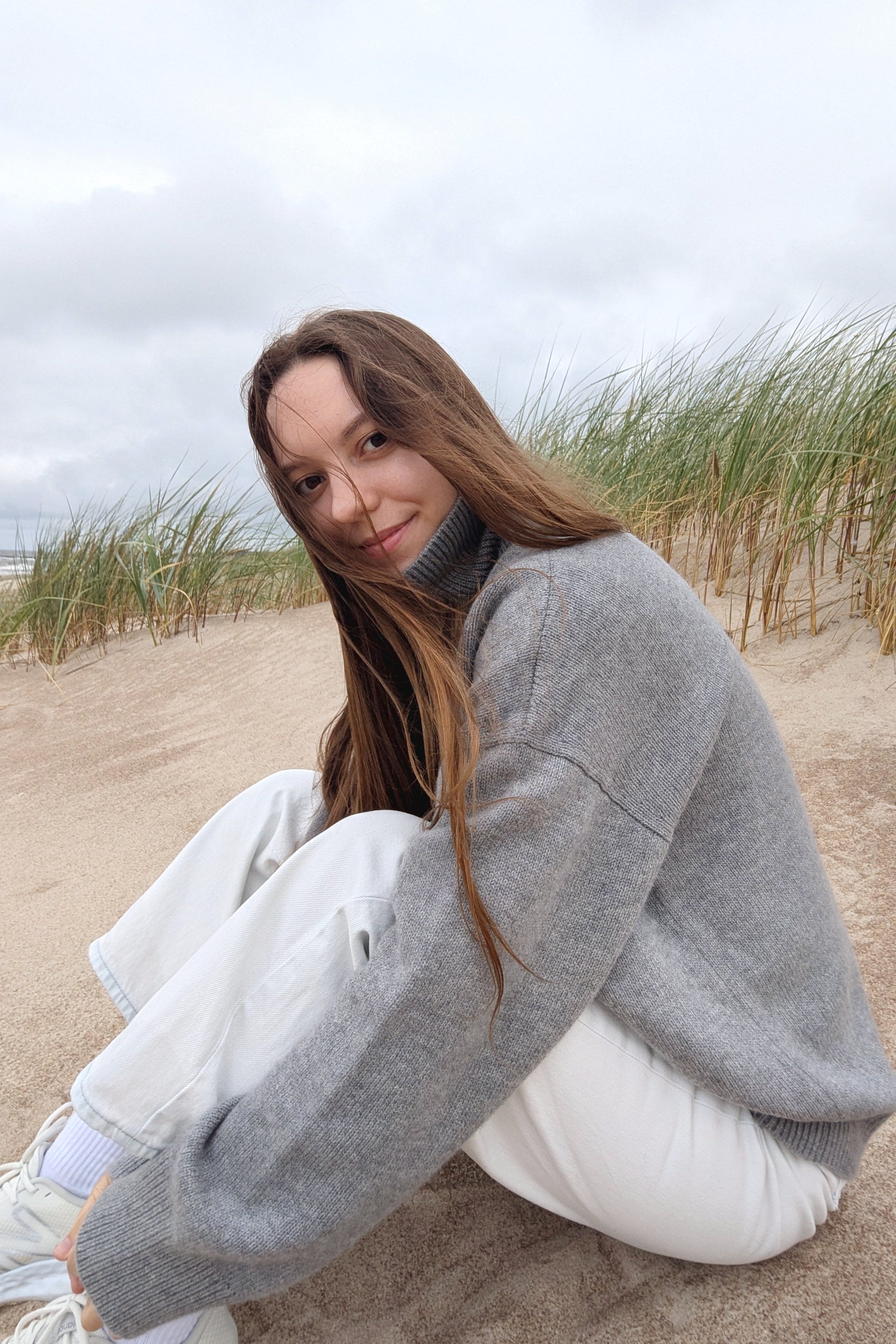 Light_gray minimalist sweater