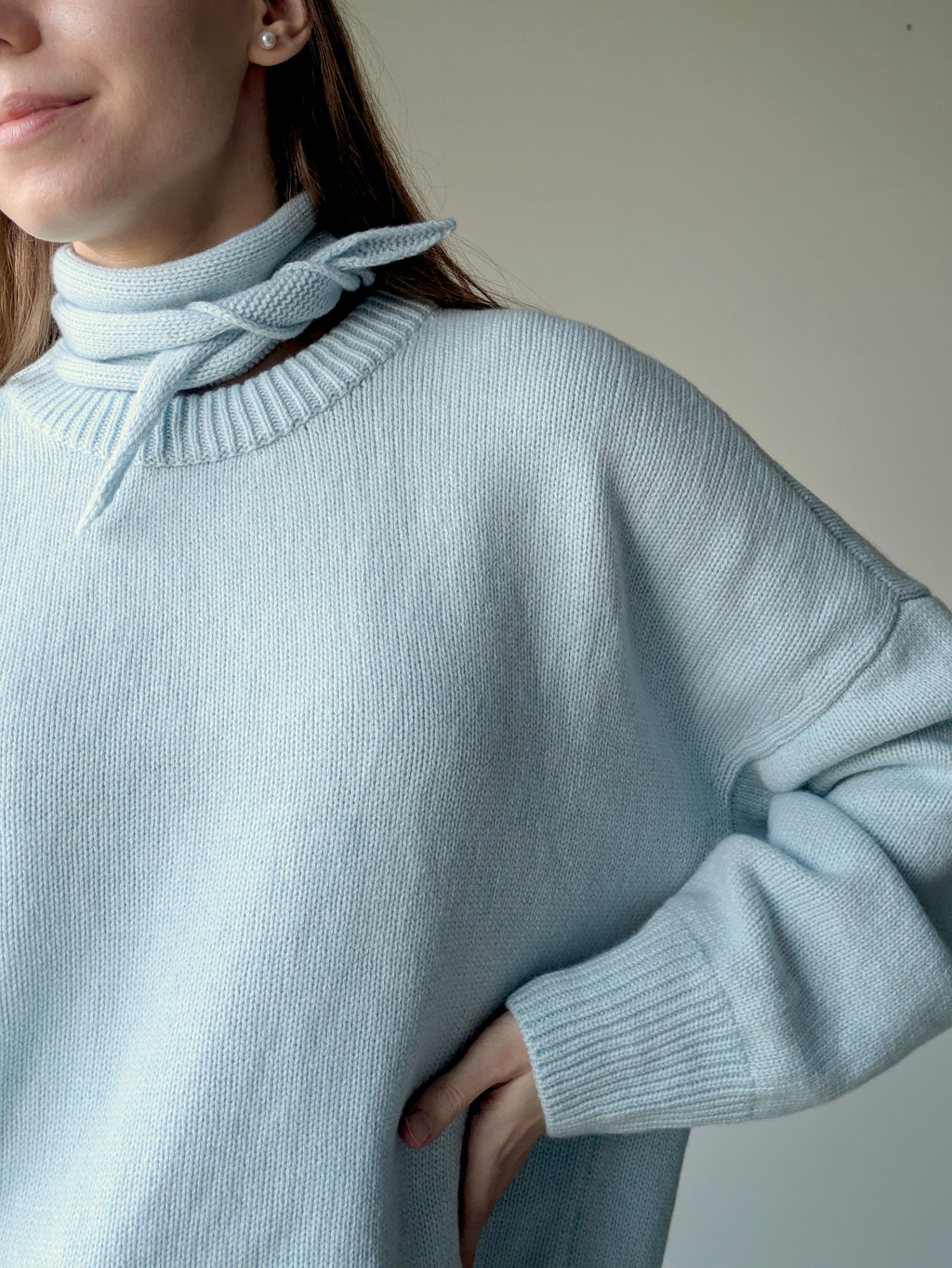Light blue wool mini scarf