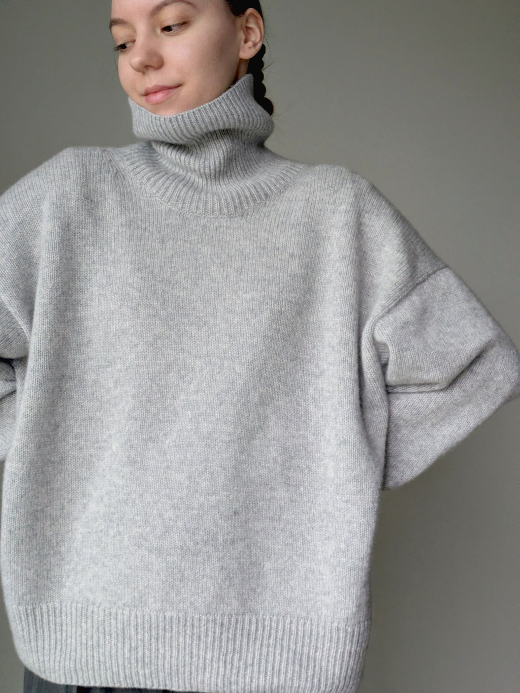 Pearl grey cashmere sweater women