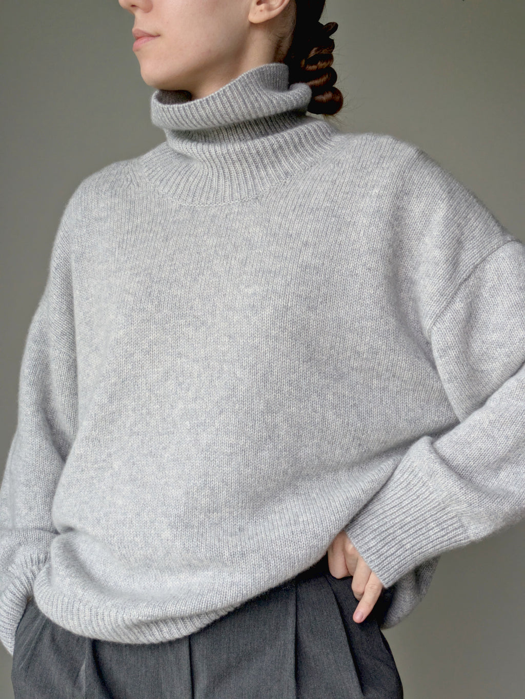 Pearl grey cashmere sweater women