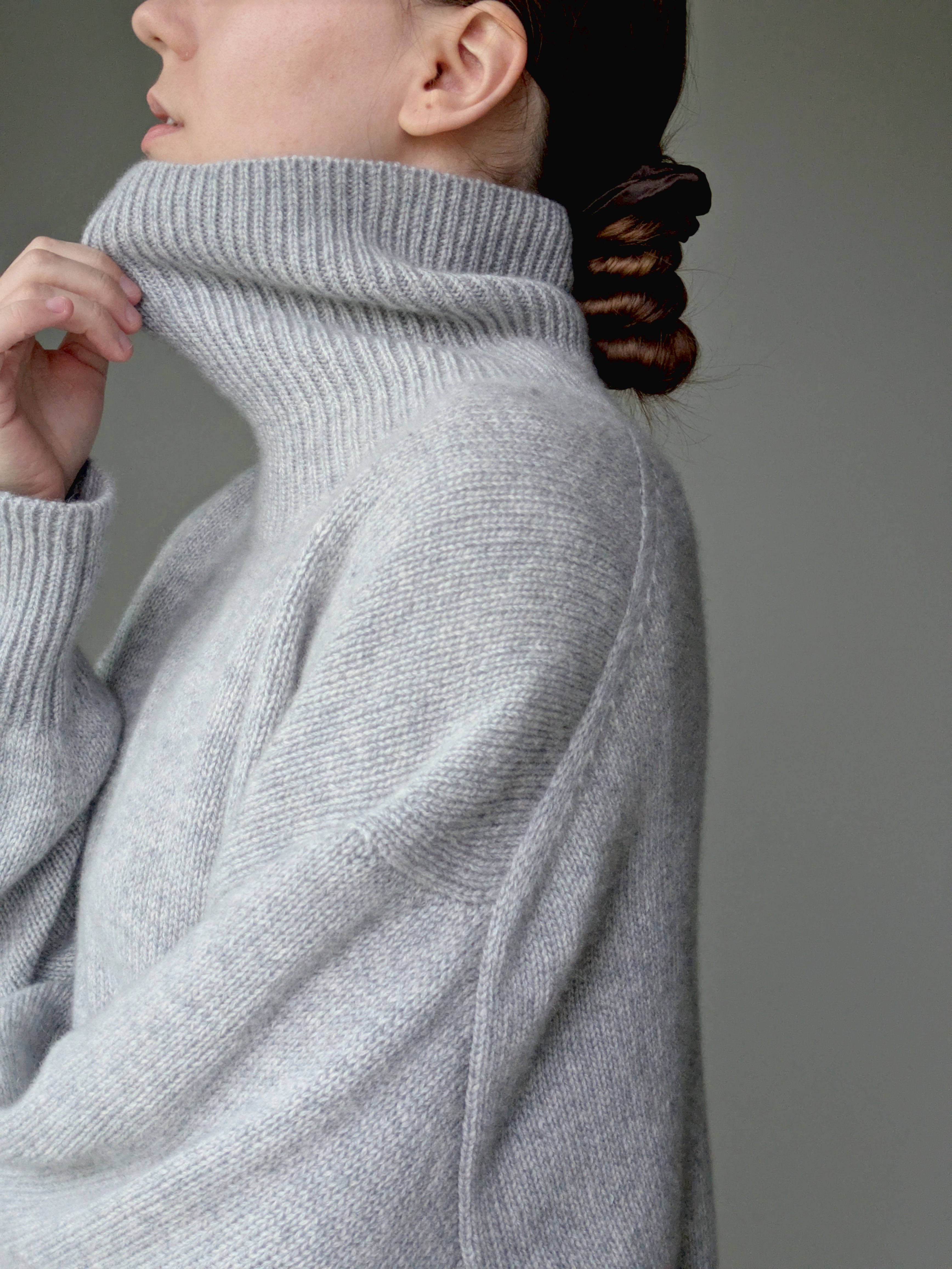 Pearl grey cashmere sweater women
