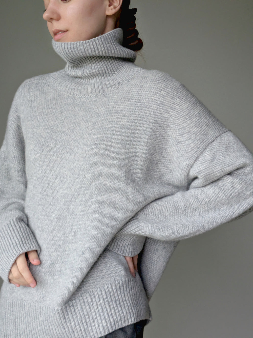 Pearl grey cashmere sweater women
