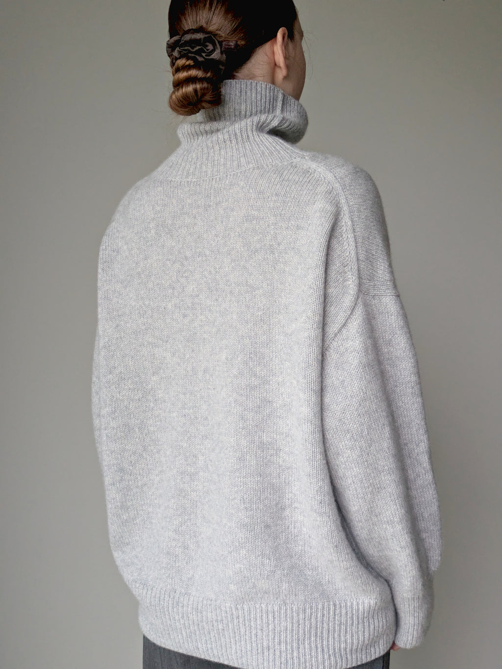 Pearl grey cashmere sweater women