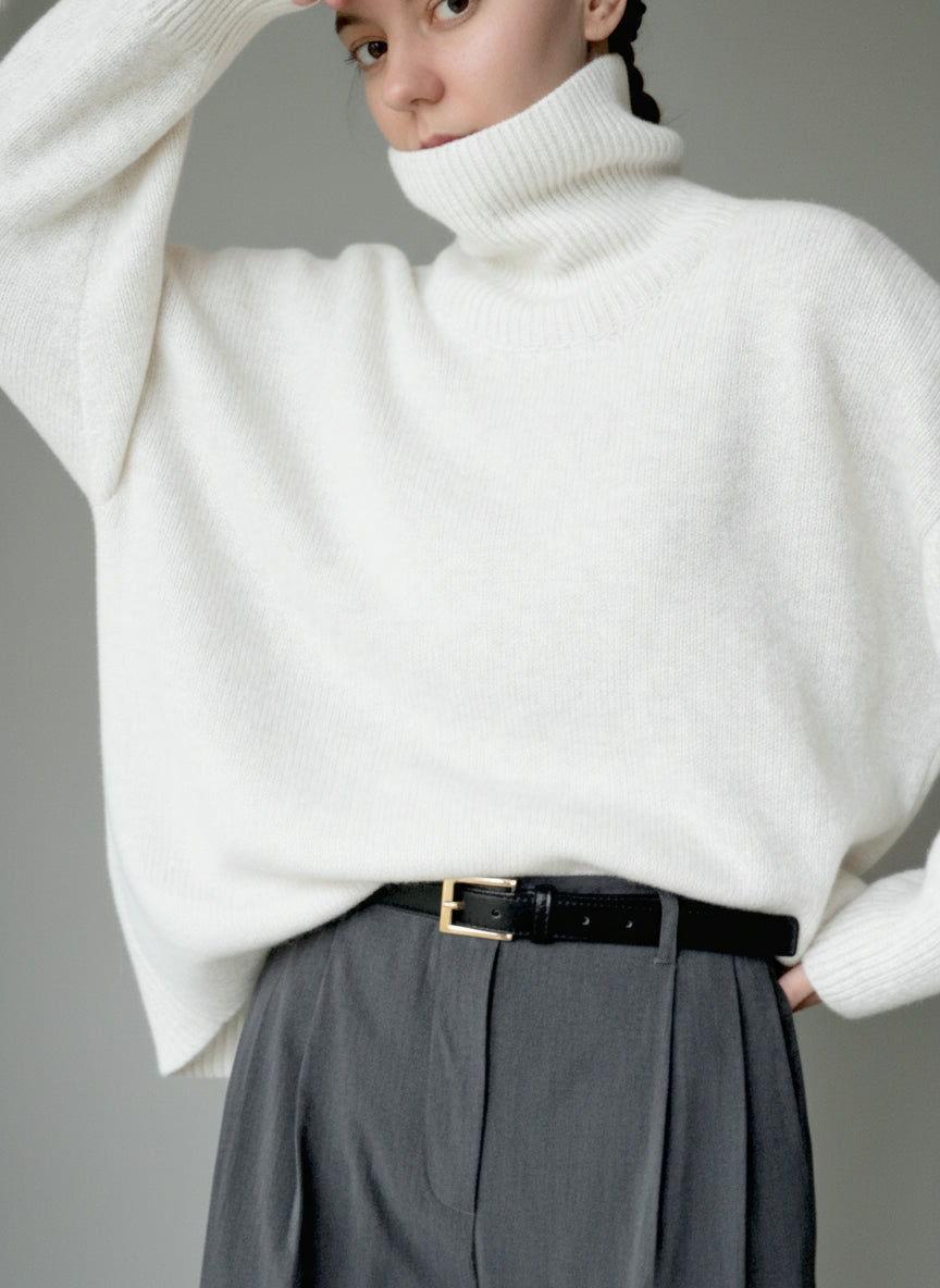 white turtleneck cashmere sweater women